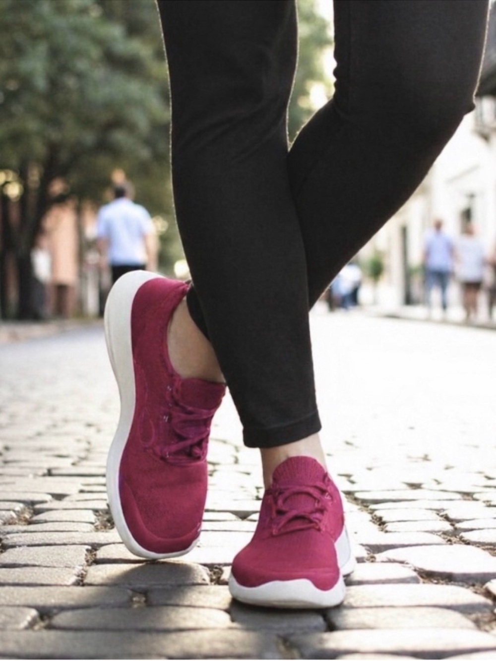 OOFOS OOmg Sport LS Low Shoe in Rosebud Size US 7.5 Comfort Recovery Sneakers - Picture 1 of 10